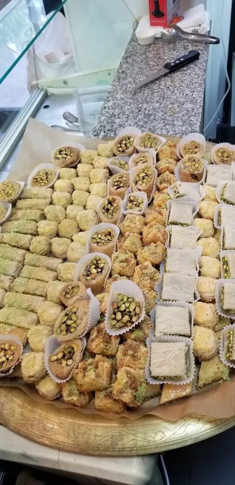 حلويات مشكلة